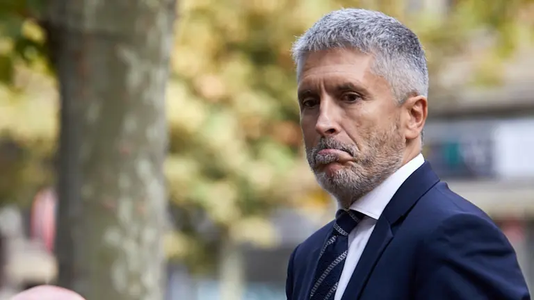 El ministro del Interior en funciones, Fernando Grande Marlaska, visita la Comandancia de la Guardia Civil de Pamplona. IÑIGO ALZUGARAY