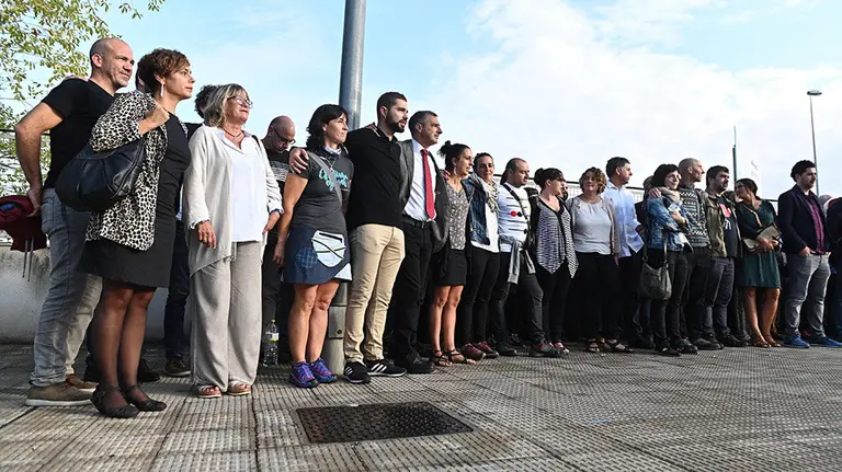 GRAF3249. SAN FERNANDO DE HENARES (MADRID), 16/09/2019.- El juicio a los 47 acusados de integrar el frente de cárceles de ETA o "KT" bajo la cobertura de organizaciones como el colectivo de abogados BL, el de apoyo a presos Herrira o Etxerat o la asociación de asistencia sanitaria Jaiki Hadi, entre ellos la abogada Arantza Zulueta, al exsenador de Bildu Iñaki Goioga, comienza este lunes en la Audiencia Nacional, en San Fernando de Henares. EFE/ Fernando Villar