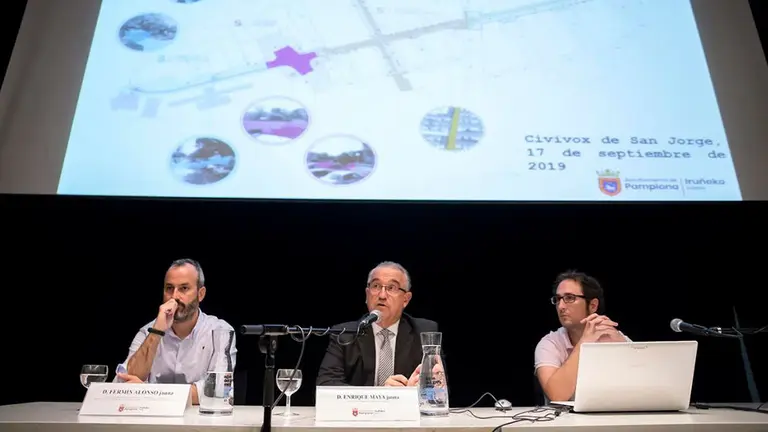 Fermín Alonso, Enrique Maya y Alejandro Astibia, en la reunión de San Jorge AYUNTAMIENTO DE PAMPLONA