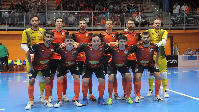 Equipo Ribera Navarra frente al Inter Movistar en Tudela. Cedida.