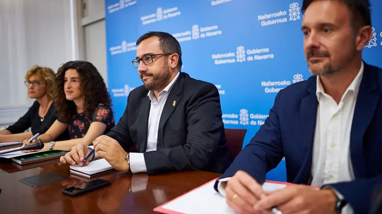 El vicepresidente primero y consejero de Presidencia, Igualdad, Función Pública e Interior, Javier Remírez, preside la Mesa General de Función Pública. MIGUEL OSÉS