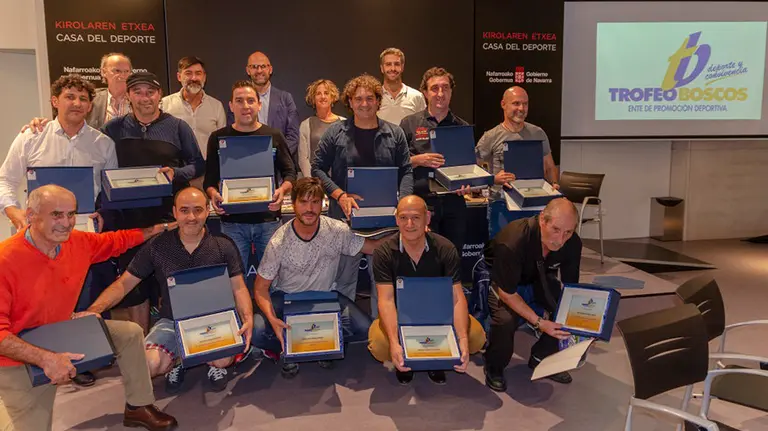 Placas de reconocimiento del Trofeo Boscos por los 25 a&ntilde;os de participaci&oacute;n en el torneo. Cedida.