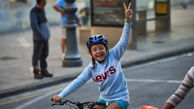 Bicicletada con 500 escolares por Pamplona con motivo de la semana de la Movilidad. MIGUEL OSÉS