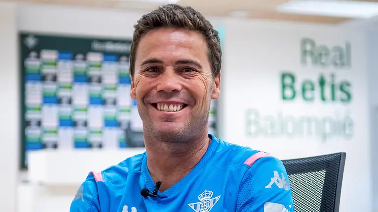 El entrenador del Real Betis, Joan Francesc Ferrer &#39;Rubi&#39;, durante la entrevista concedida a la Agencia EFE, en la que reflexionó sobre Fekir y la plantilla que el Betis ha puesto a su disposición, destacando su plena sintonía &#34; al cien por cien&#34; con la dirección deportiva verdiblanca, que ha cumplido con la mayoría de los jugadores de los que les informaron &#34;desde el primer día&#34;. EFE/ Raúl Caro