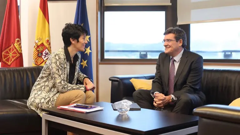 El presidente de AIReF, José Luis Escrivá, junto a la consejera de Hacienda Elma Saiz TWITTER @joseluisescriva