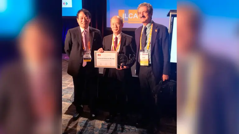 A la dcha, el Dr Bruno Sangro durante la conferencia de la Asociación Internacional de Cáncer de Hígado 2019 en la que se le nombró presidente ILCA