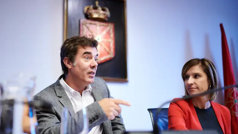 Comisión de Políticas Migratorias y Justicia , Eduardo Santos, comparece en el Parlamento de Navarra. PABLO LASAOSA 2