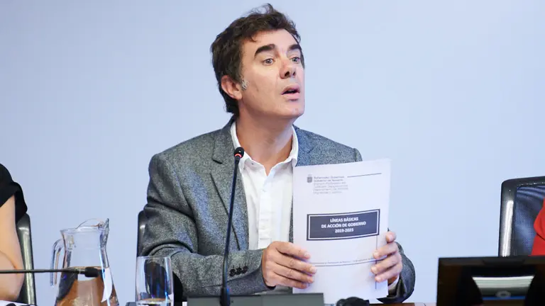 Comisión de Políticas Migratorias y Justicia , Eduardo Santos, comparece en el Parlamento de Navarra. PABLO LASAOSA 5