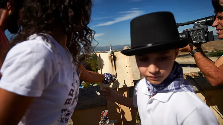 Chupinazo que da comienzo a las fiestas de San Fermín de la Aldapa de 2019. MIGUEL OSÉS