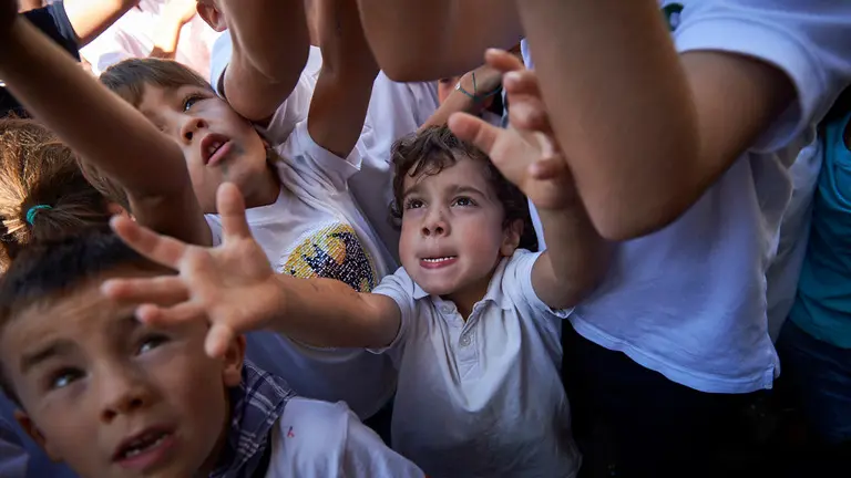 Chupinazo que da comienzo a las fiestas de San Fermín de la Aldapa de 2019. MIGUEL OSÉS