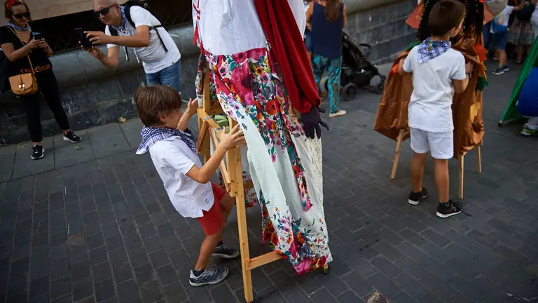 Chupinazo que da comienzo a las fiestas de San Fermín de la Aldapa de 2019. MIGUEL OSÉS