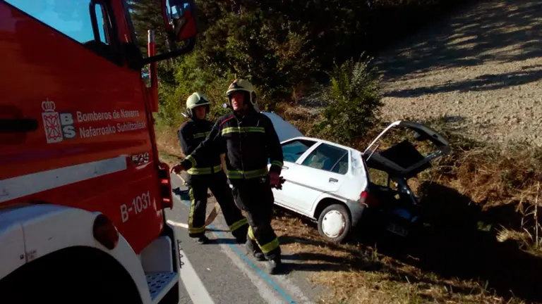Accidente a la altura de la localidad navarra de Urroz-Villa. BOMBEROS DE NAVARRA