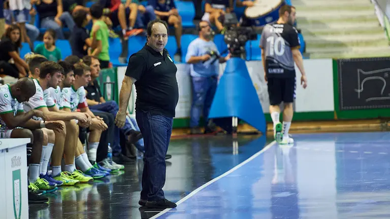 Iñaki Ániz. Anaitasuna se enfrenta al Liberbank Cuenca en el Pabellón Anaitasuna. MIGUEL OSÉS