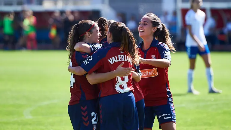 Partido entre Osasuna Femenino y Cuenca en las instalaciones de Tajonar. MIGUEL OSÉS