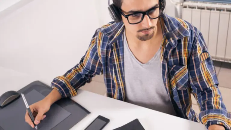 Un diseñador de animación 3D trabajando ARCHIVO