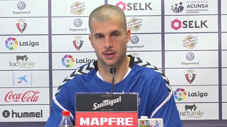 El portero de Osasuna, Rubén Martínez, en rueda de prensa en Tajonar. Youtube.