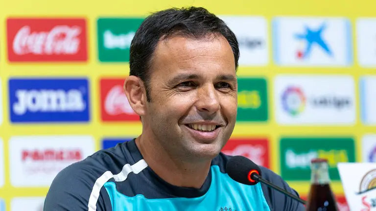 El entrenador del Villarreal CF, Javier Calleja, en una rueda de prensa. Twitter