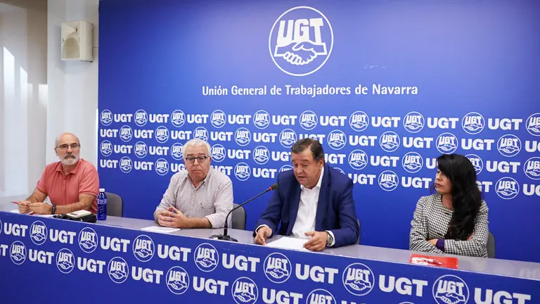Juan José Lizarbe, abogado de UGT, interviene en una rueda de prensa. PABLO LASAOSA 4