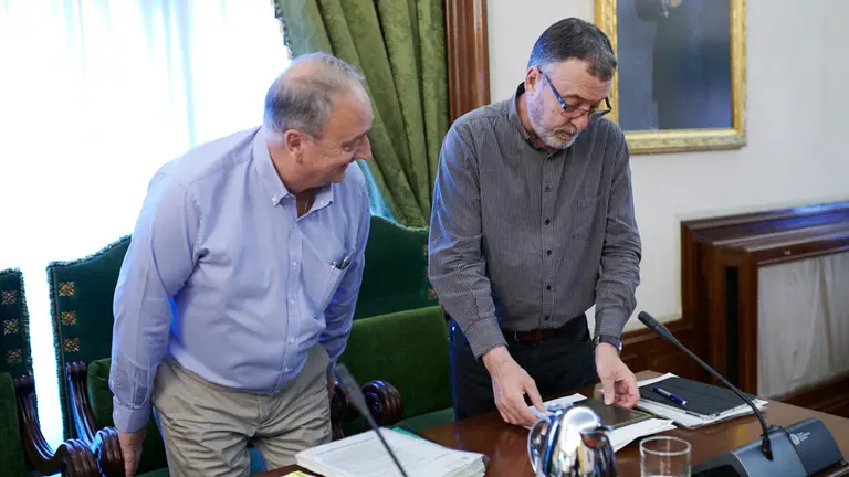 Javier Leoz y Patxi Leuza en sus asientos. PABLO LASAOSA