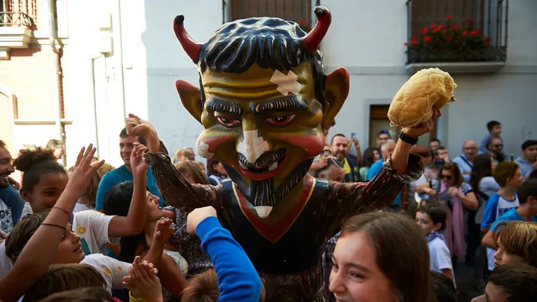 Chupinazo que da comienzo a las fiestas de Villava de 2019. MIGUEL OSÉS