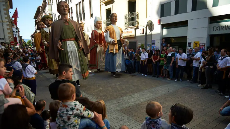 Chupinazo que da comienzo a las fiestas de Villava de 2019. MIGUEL OSÉS
