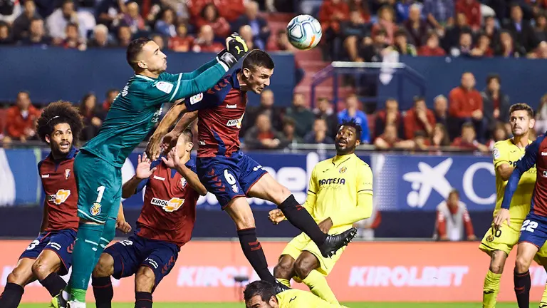 Partido entre Osasuna y el Villarreal en el estadio de El Sadar. MIGUEL OSÉS