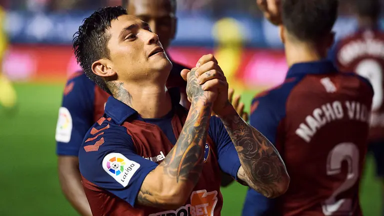 Partido entre Osasuna y Villarreal en El sadar de Pamplona. MIGUEL OSÉS