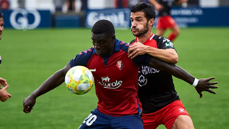 Osasuna Promesas se enfrenta al UD Logroñés en las instalaciones de Tajonar. MIGUEL OSÉS