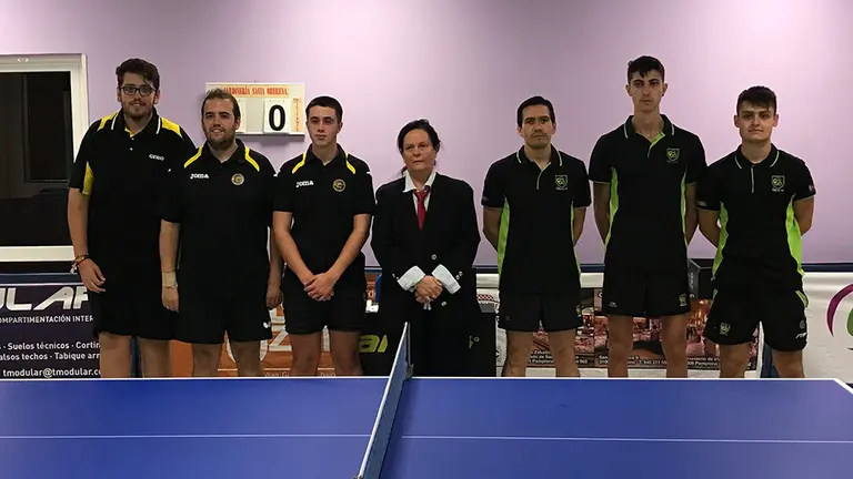 Equipos de Oberena y Portugalete de segunda división nacional en las instalaciones manguiverdes. Cedida.