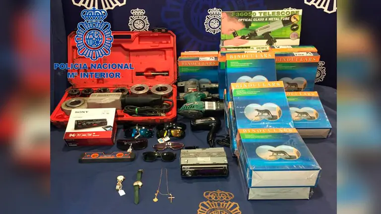 Los objetos recuperados tras el robo en un colegio de Pamplona POLICÍA NACIONAL