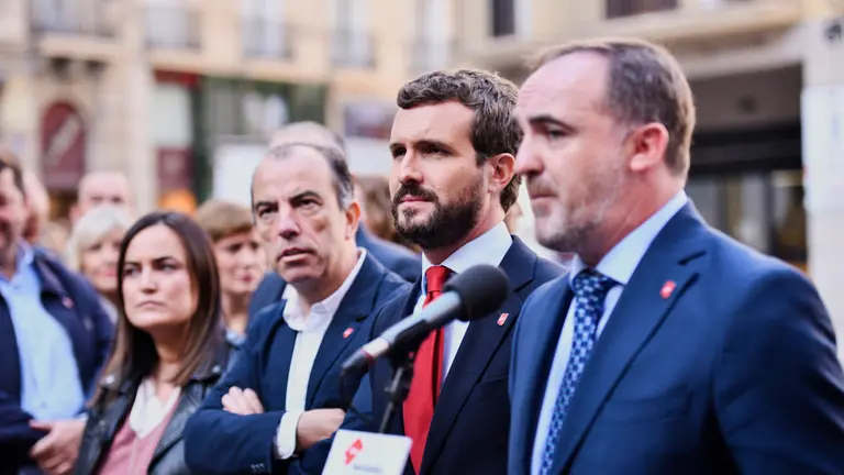 Pablo Casado se reune con Enrique Maya y Javier Esparza en su visita a Pamplona. PABLO LASAOSA 7