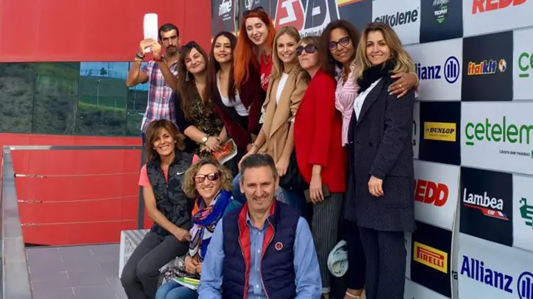 Alumnos de un curso de promotor en la industria del entretenimiento, en el Circuito de Navarra CEDIDA