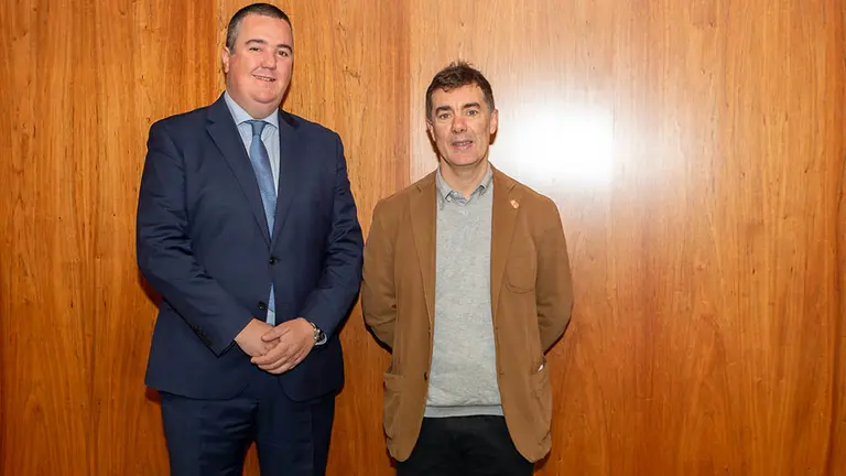 El decano del Colegio de Procuradores, Jaime Ubillos, y el consejero Eduardo Santos.