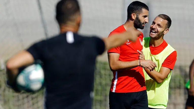Roberto Soldado durante un entrenamiento del Granada GRANADA