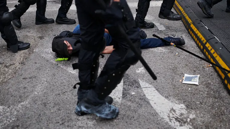 La plataforma Tsunami Democrático corta los accesos a la Terminal 1 del aeropuerto de Barcelona. PABLO LASAOSA 1