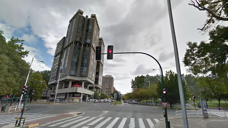 Cruce entre la avenida de Pío XII y la avenida del Ejército