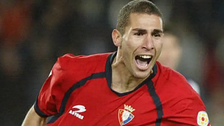 El defensa Carlos Cuellar con la camiseta del equipo rojillo. @CAOsasuna.