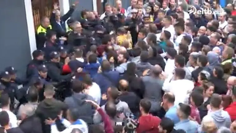 La presión vecinal que ha provocado el desalojo de la casa okupada de una anciana que se había quedado en la calle EITB