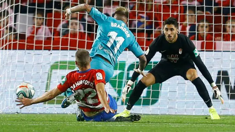 Granada y Osasuna disputan el partido de la novena jornada de Primera División en Los Cármenes. GRANADA CF1
