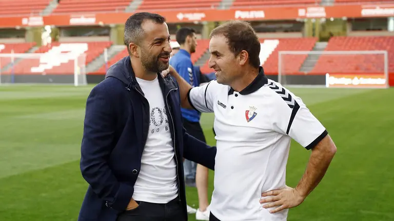 Diego Martínez y Jagoba Arrasate en Los Cármenes. @CAOsasuna.
