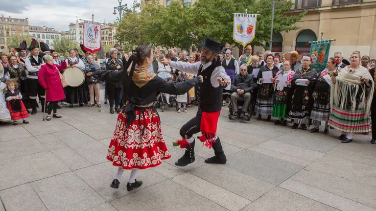 Actuación de las casas regionales de Navarra en la avenida Carlos III de Pamplona GOBIERNO DE NAVARRA