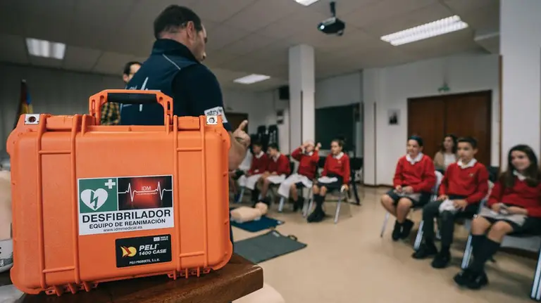 Formación sobre cardioprotección realizada por IDM Medical en el colegio Luis Amigó (4) CEDIDA
