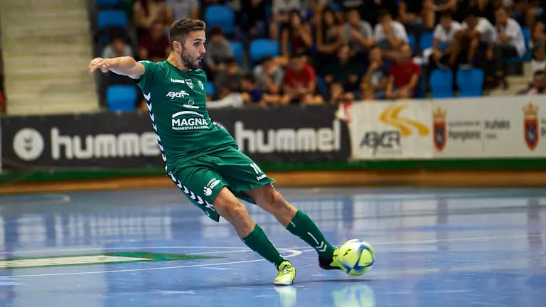 Partido entre el Osasuna Xota y el Cartagena jugado en el Pabellón Anaitasuna de Pamplona. MIGUEL OSÉS