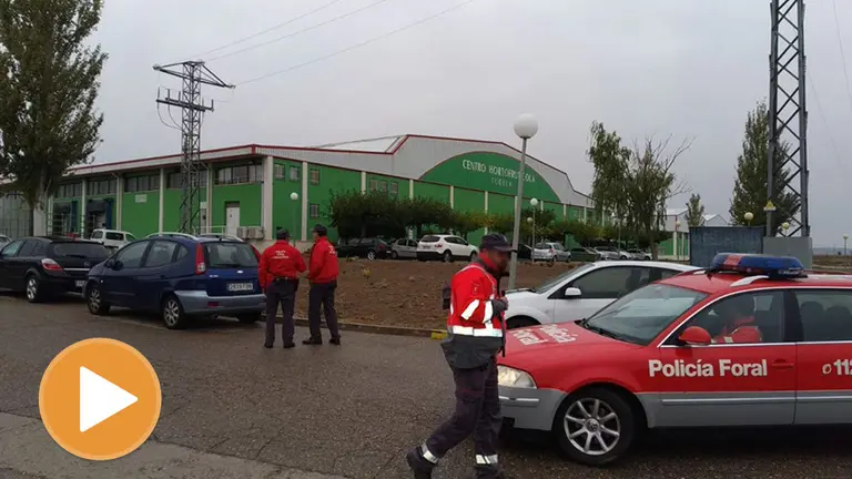 Desalojo de una empresa de Tudela por una fuga tóxica POLICÍA FORAL (player)