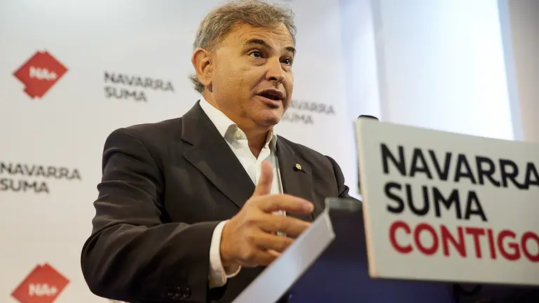 El parlamentario de Navarra Suma Pedro González presenta iniciativas en relación con libros de texto en Navarra. IÑIGO ALZUGARAY