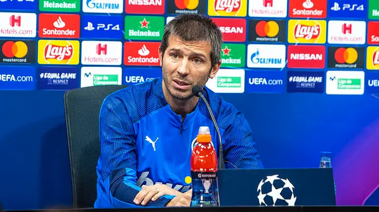 El entrenador del Valencia, Albert Celades, en rueda de prensa. @valenciafc.