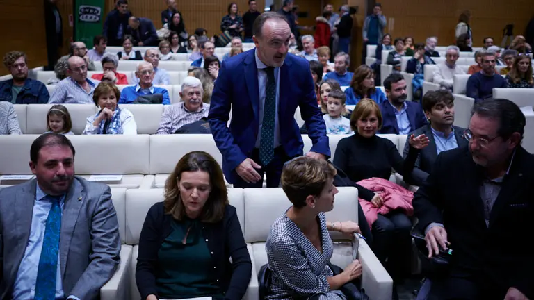 Onda Cero hace entrega de los premios solidarios en una gala celebrada en Civican. PABLO LASAOSA 2