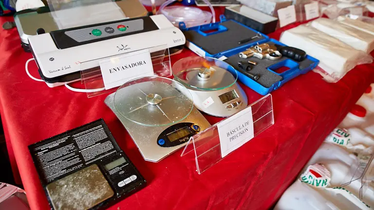 El delegado del Gobierno en Navarra, José Luis Arasti, presenta los resultados de la operación policial contra la droga 'Kimikoa/Ral'. IÑIGO ALZUGARAY