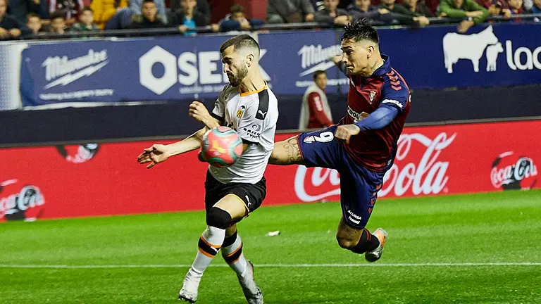 Partido de La Liga Santander entre Osasuna y Valencia disputado en El Sadar. IÑIGO ALZUGARAY