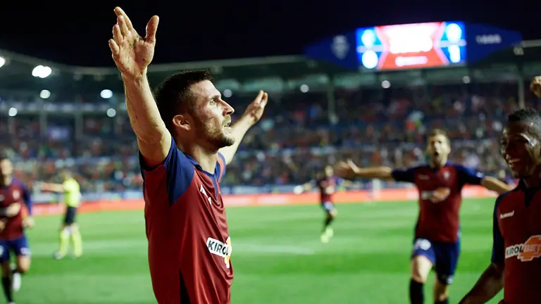 Partido de La Liga Santander entre Osasuna y Valencia disputado en El Sadar. IÑIGO ALZUGARAY